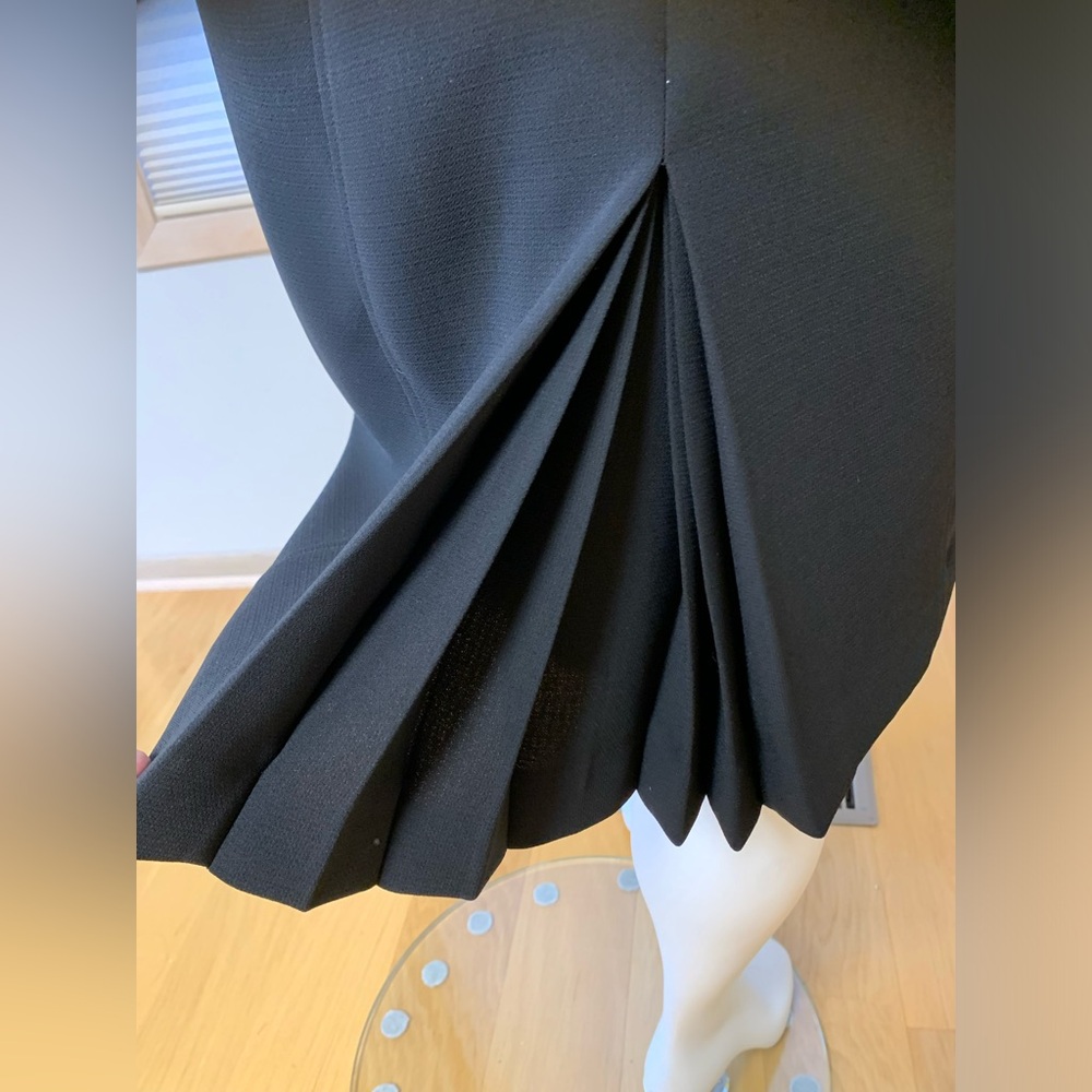 Tahari Arthur S Levine Women’s Size 8 Black Dress. In Excellent Condition - Picture 3 of 5